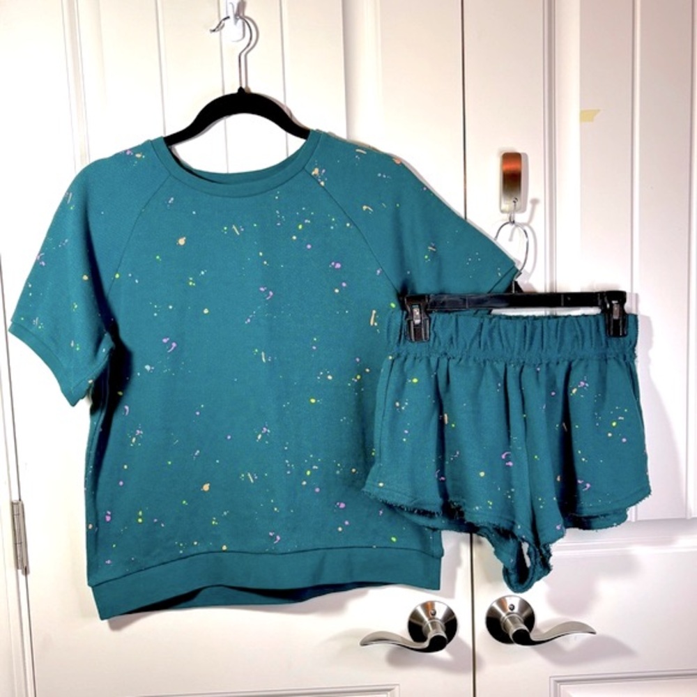 Earthbound Trading Co Teal Short Sleeve Sweatshirt and Shorts Lounge Set Size…